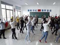 幼师专业学生正在练习舞蹈